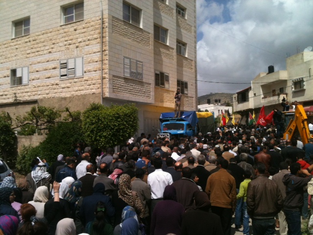 Funeral of Abu Hamdiyeh attended by thousands while clashes throughout the Occupied West Bank continue