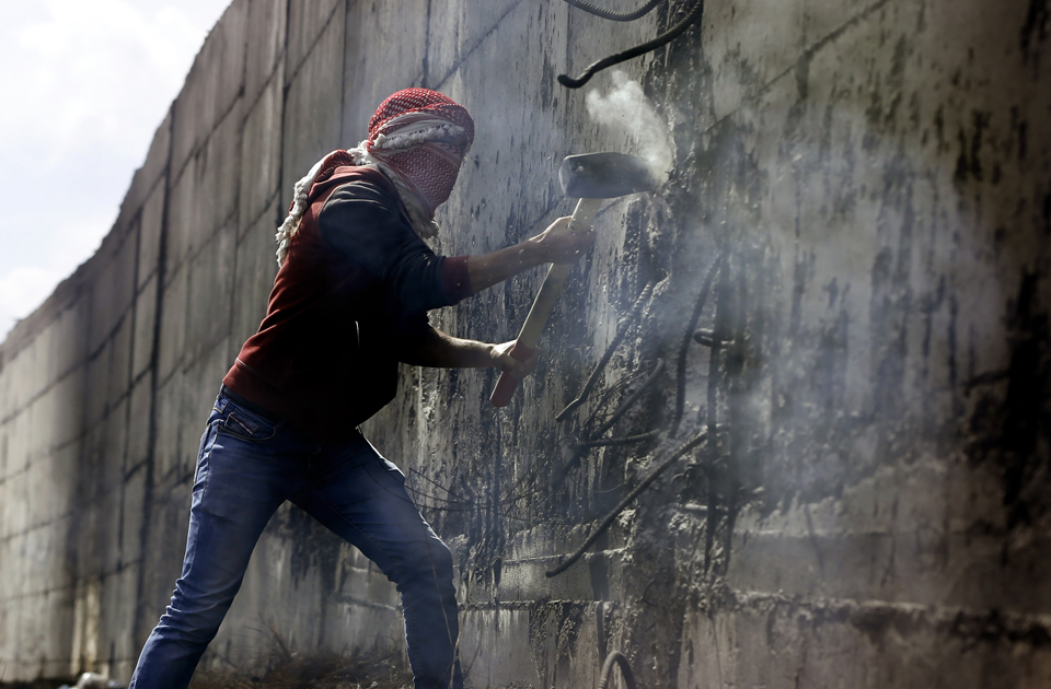 DISMANTLE THE APARTHEID WALL!